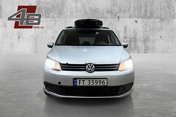 Volkswagen Touran 2011 photo 2