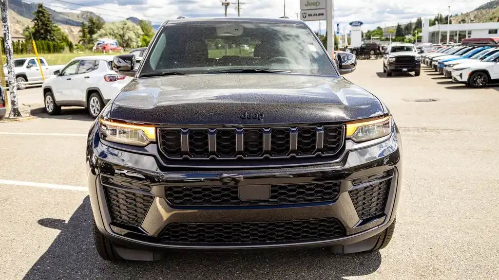Jeep Grand Cherokee 2026 photo 4