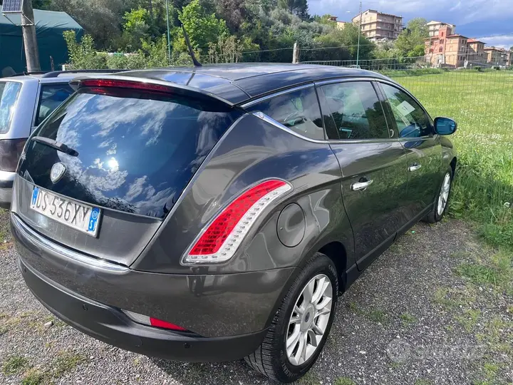 Lancia Delta 2009 photo 2