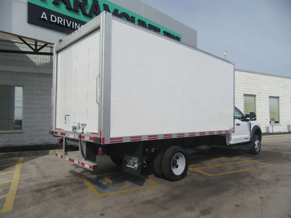 Ford F-550 2026 photo 3
