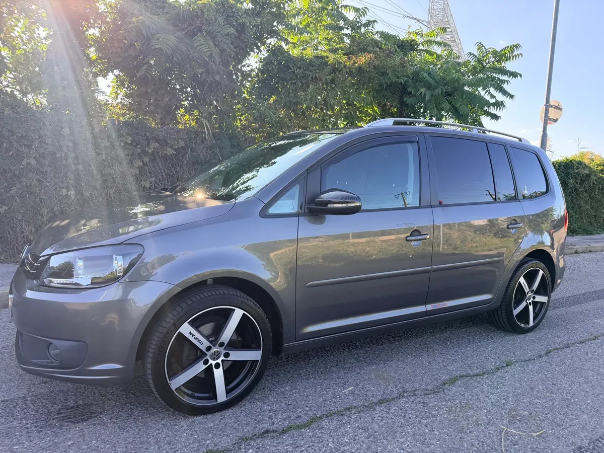 Volkswagen Touran 2015 photo 2