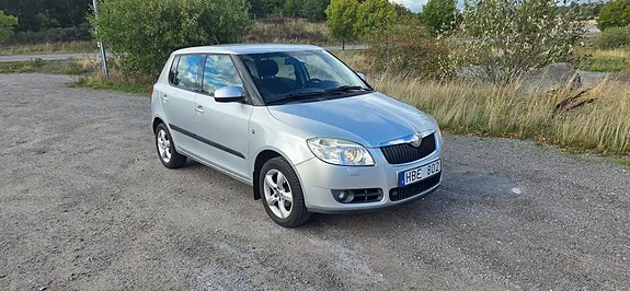 Skoda Fabia 2008 photo 2