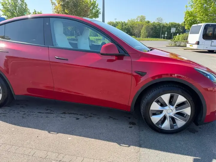 Tesla Model Y 2022 photo 3