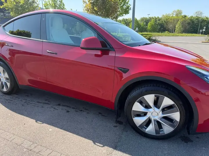 Tesla Model Y 2022 photo 2