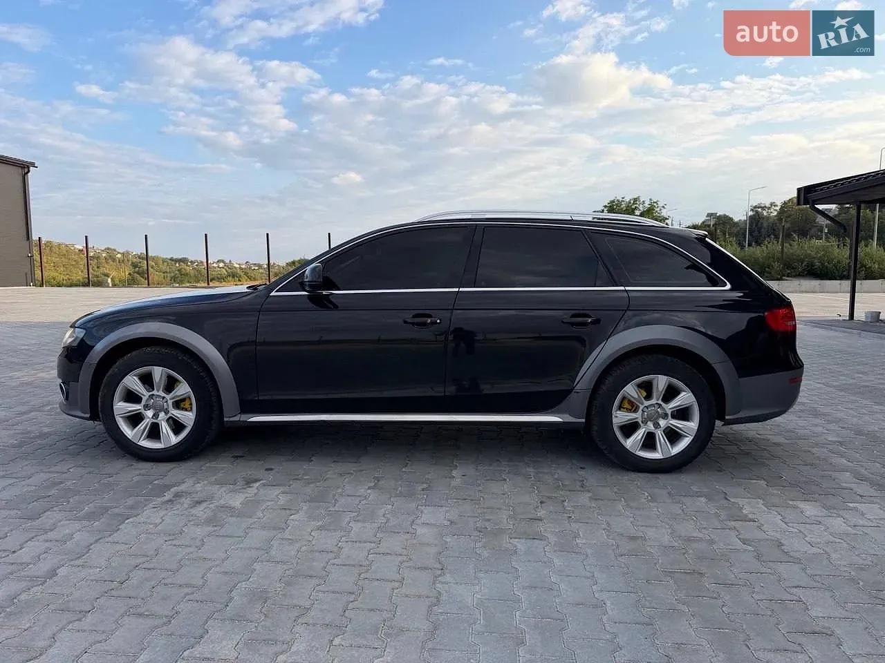 Audi A4 2011 photo 2