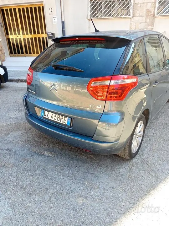 Citroen C4 2010 photo 2