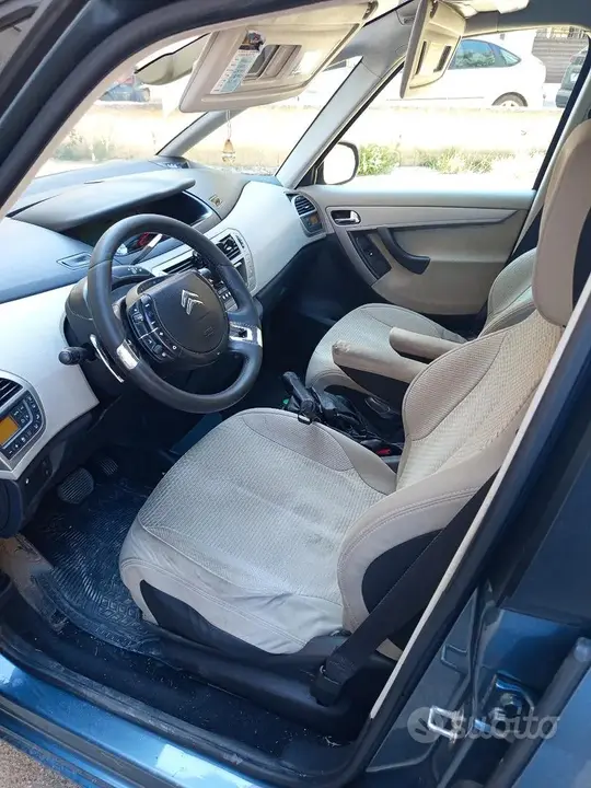 Citroen C4 2010 photo 4