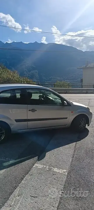 Ford Fiesta 2006 photo 4