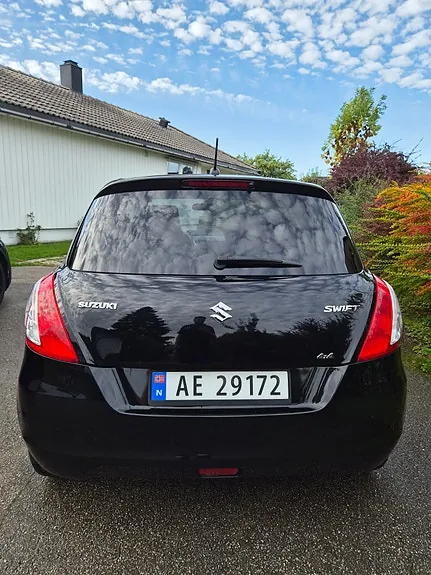 Suzuki Swift 2011 photo 2