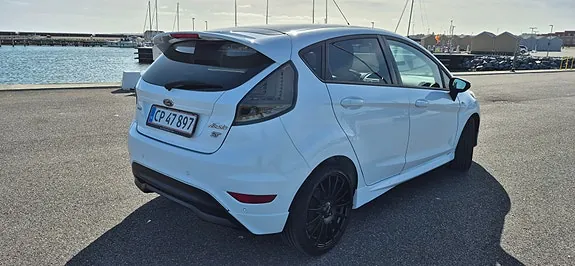 Ford Fiesta 2017 photo 2