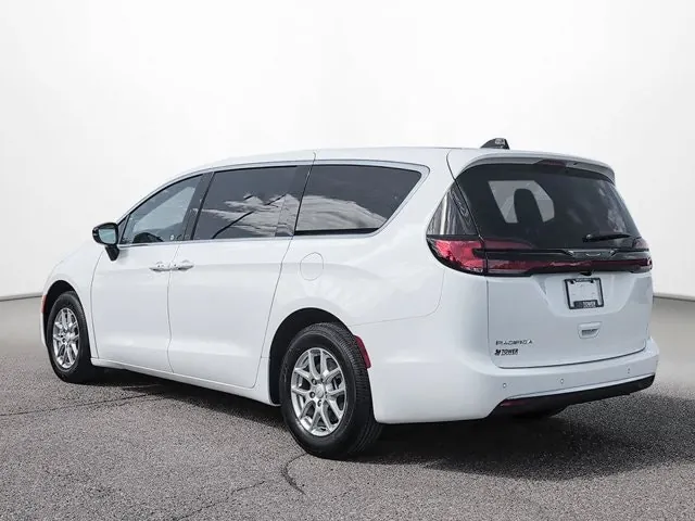 Chrysler Pacifica 2027 photo 5
