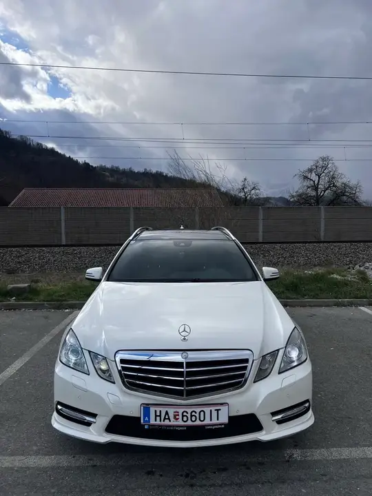 Mercedes-Benz E-Class 2013 photo 2