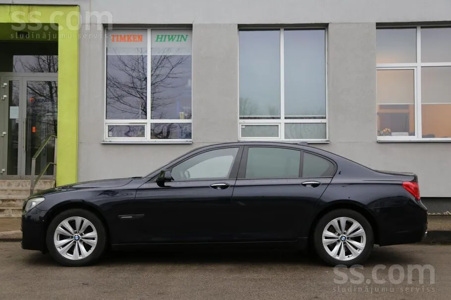 BMW 740 2010 photo 2