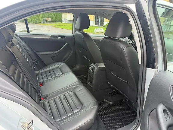 Volkswagen Jetta 2012 photo 4