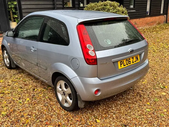 Ford Fiesta 2006 photo 4