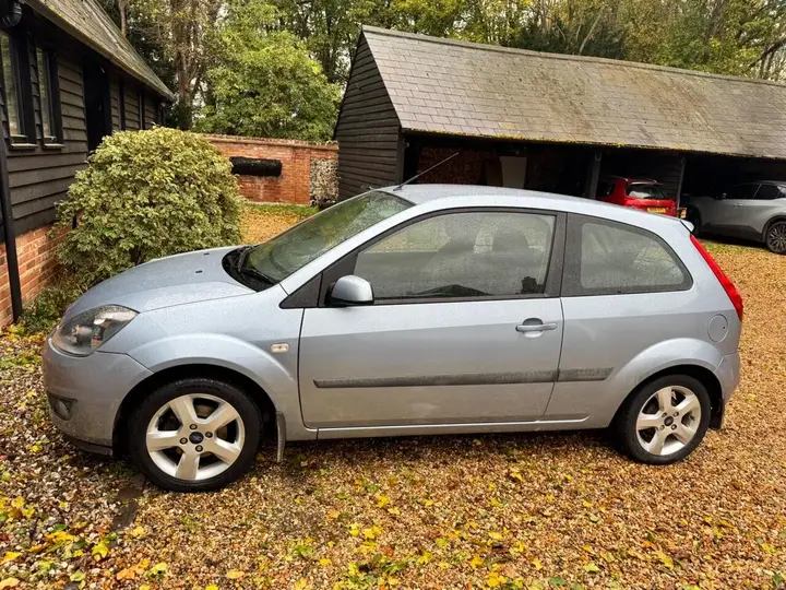 Ford Fiesta 2006 photo 5