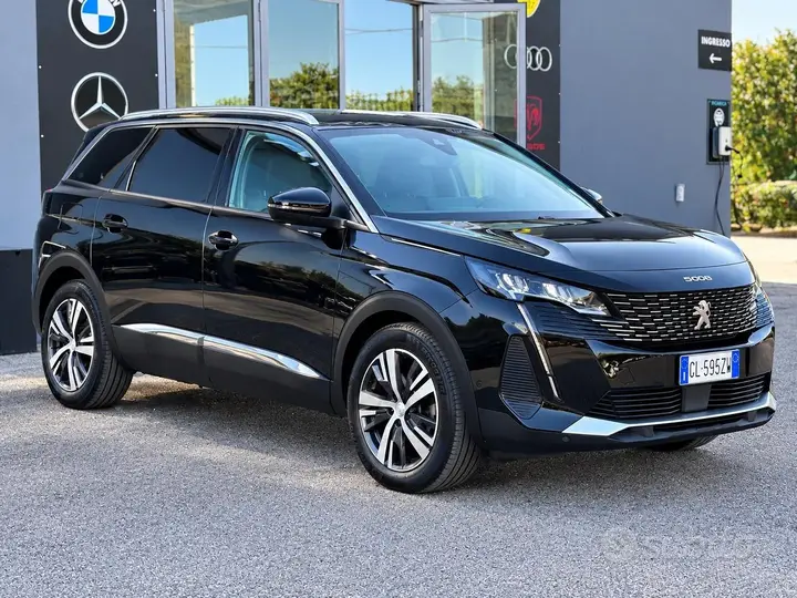 Peugeot 5008 2022 photo 3