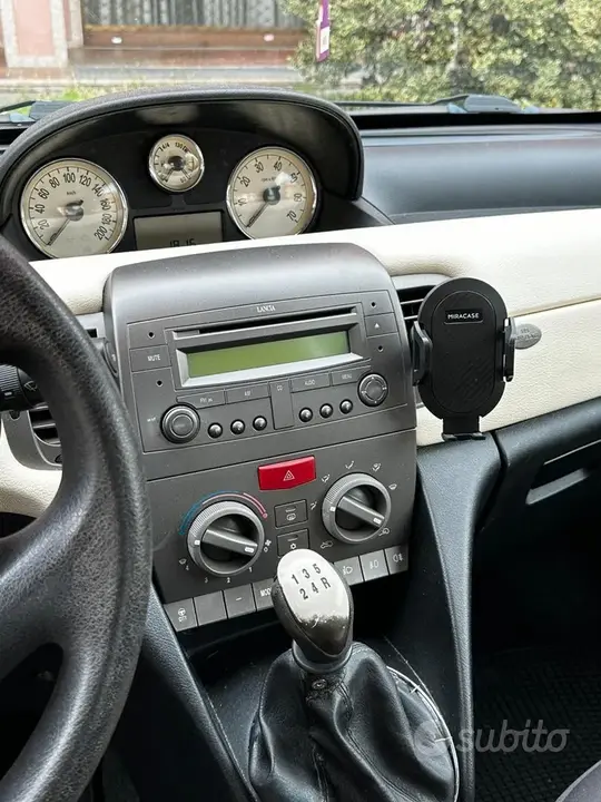 Lancia Ypsilon