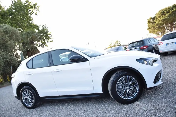 Alfa Romeo Stelvio 2023 photo 3