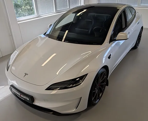 Tesla Model 3 2024 photo 3