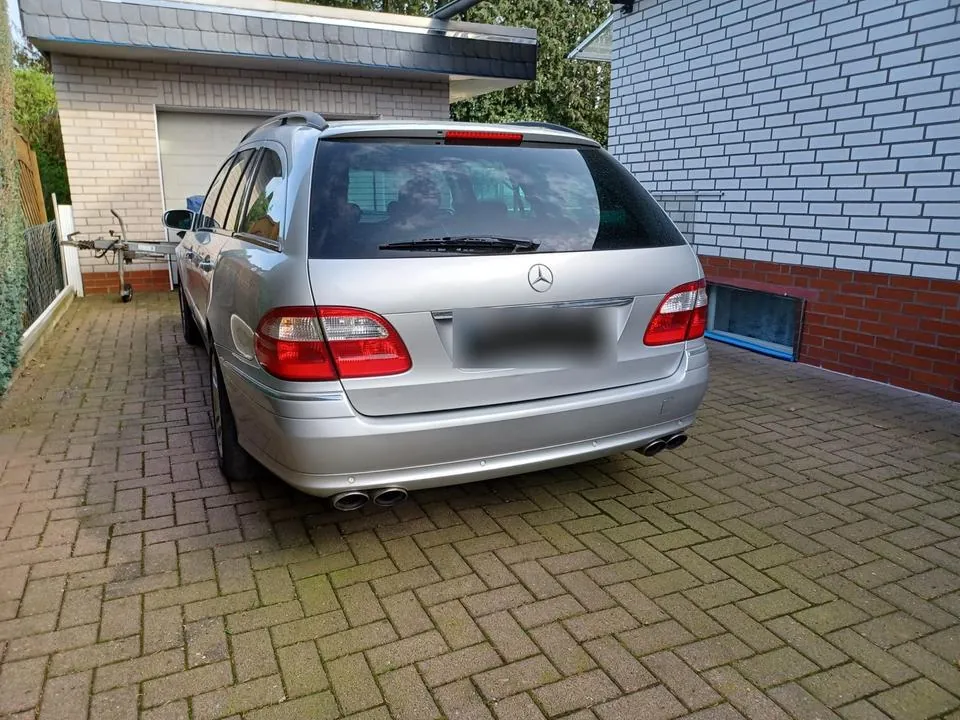 Mercedes-Benz E 320