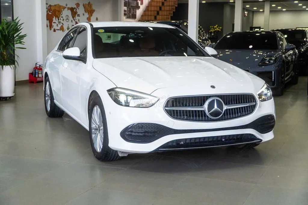 Mercedes-Benz C-Class 2025 photo 2