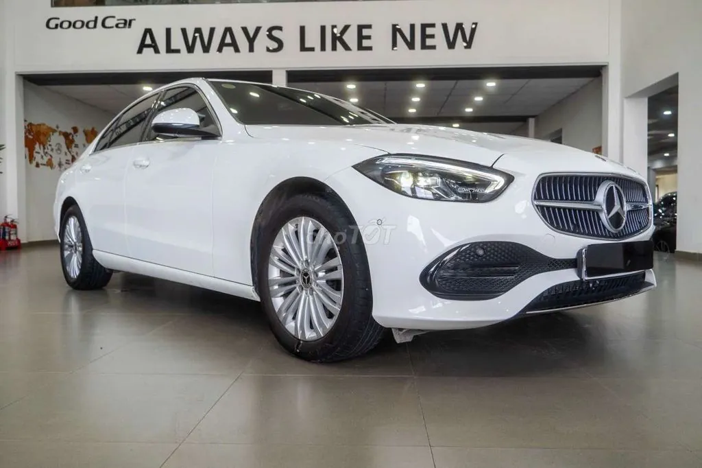 Mercedes-Benz C-Class 2025 photo 4