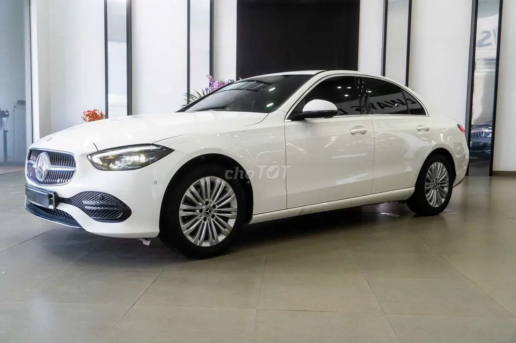 Mercedes-Benz C-Class 2025 photo 3
