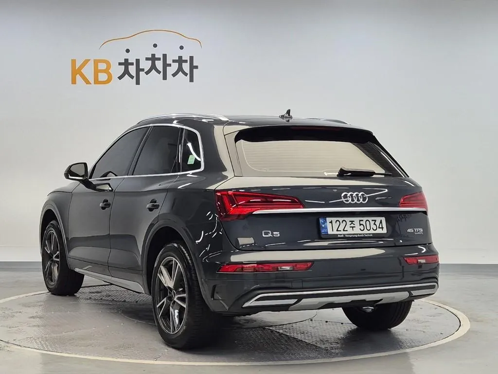 Audi Q5 2022 photo 2