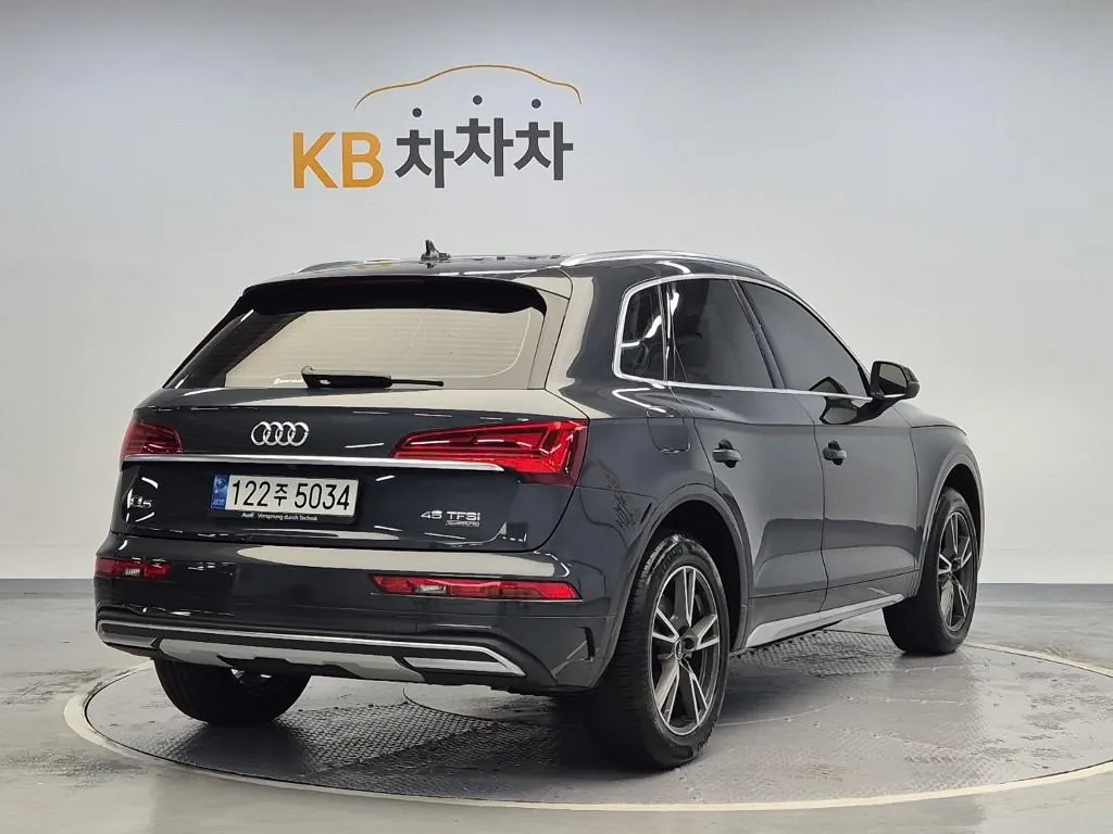 Audi Q5 2022 photo 3
