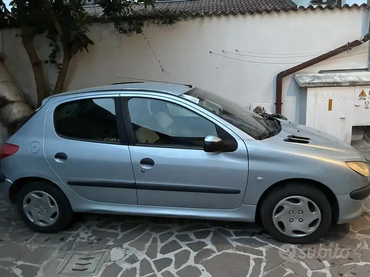 Peugeot 206 2002 photo 2