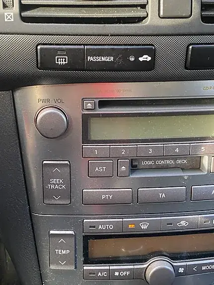 Toyota Avensis 2004 photo 3