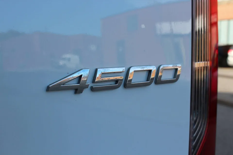Mercedes-Benz Sprinter 2024 photo 2