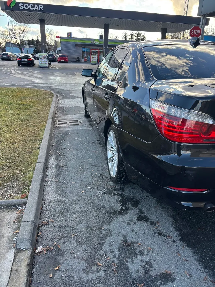 BMW 5 Series 2008 photo 2