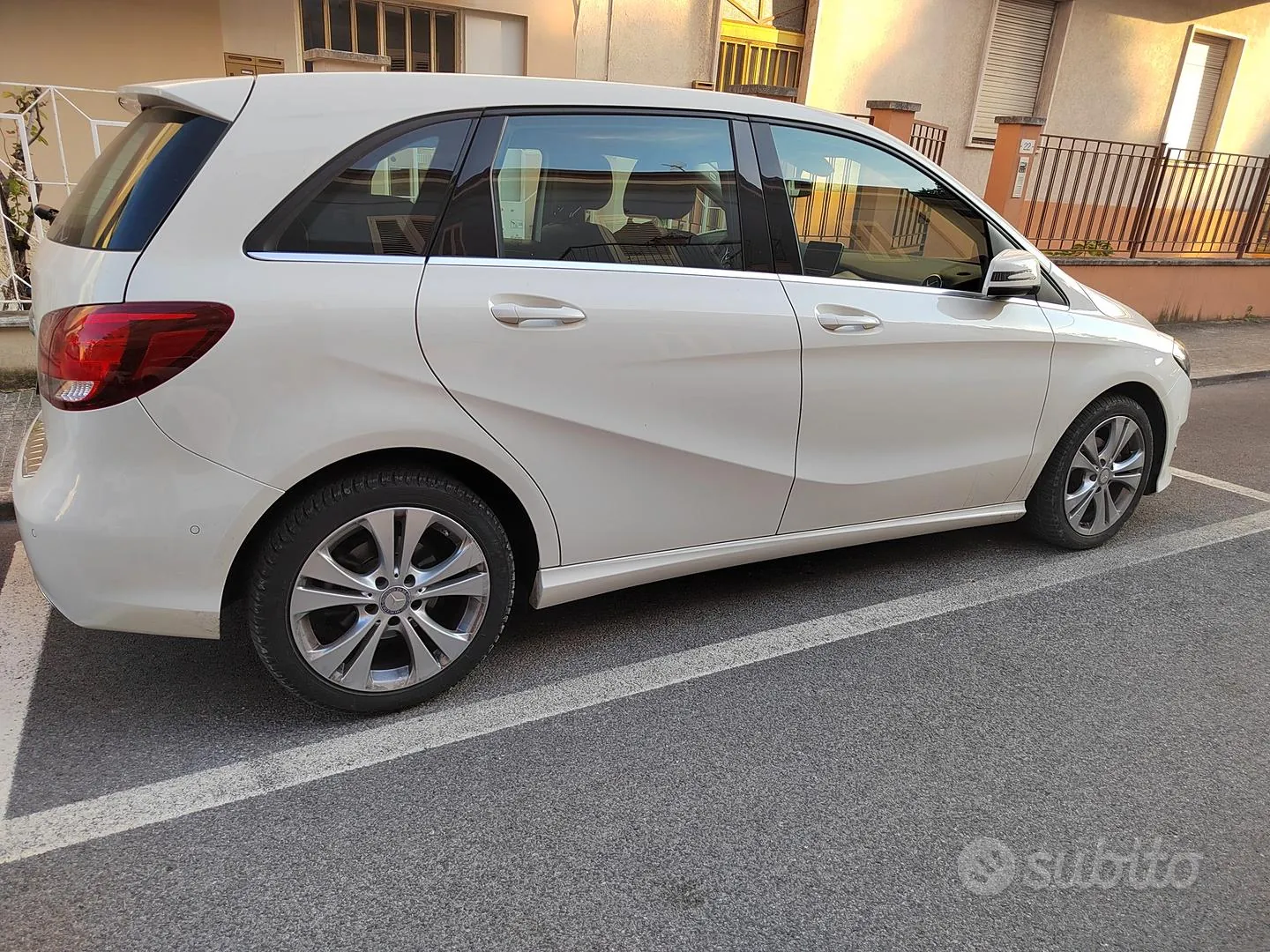 Mercedes-Benz B-Class 2016 photo 2