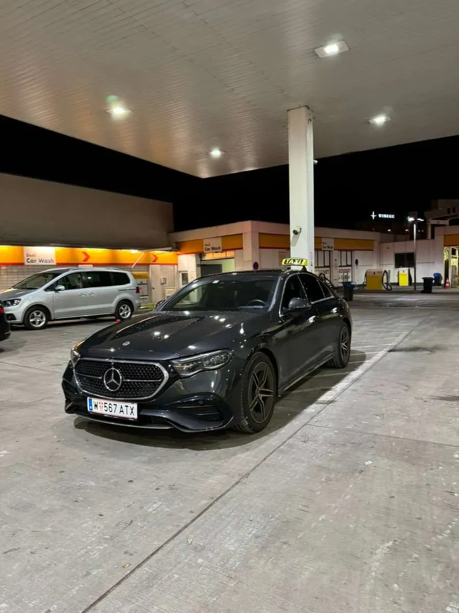 Mercedes-Benz E-Class 2024 photo 3