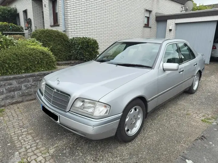 Mercedes-Benz C180 Elegance