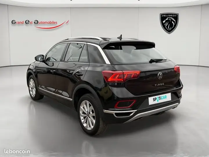 Volkswagen T-Roc 2023 photo 3
