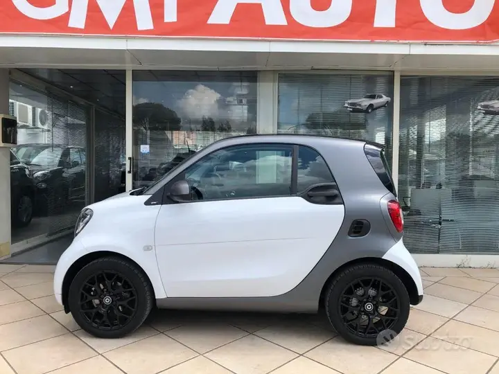 Smart Fortwo 2019 photo 2
