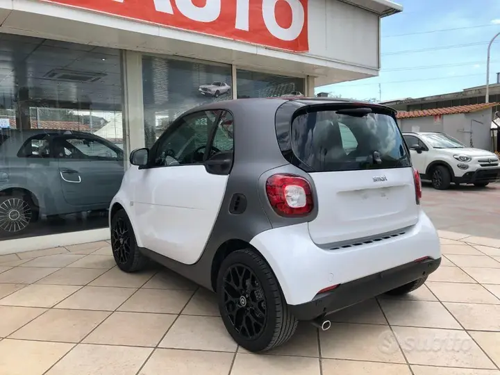 Smart Fortwo 2019 photo 3