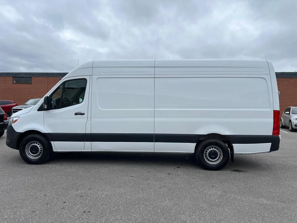 Mercedes-Benz Sprinter Van 2025 photo 2
