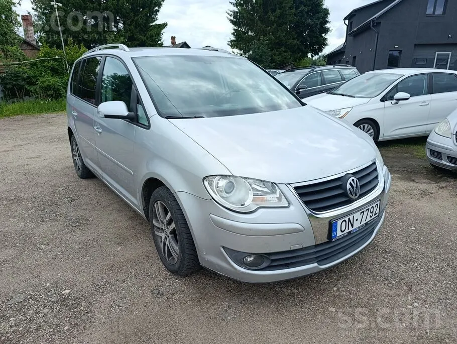 Volkswagen Touran 2008 photo 2