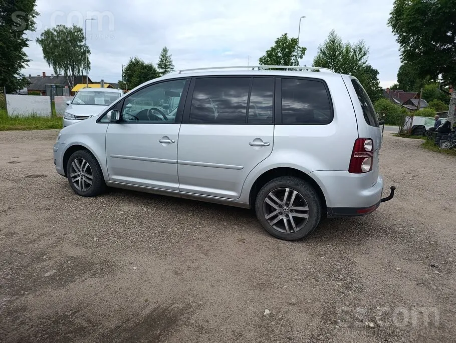 Volkswagen Touran 2008 photo 3