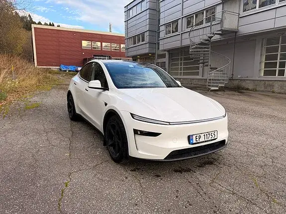 Tesla Model Y 2025 photo 3