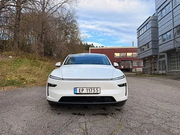 Tesla Model Y 2025 photo 2