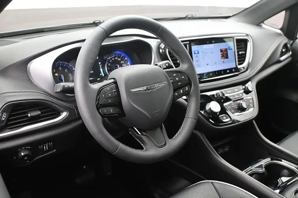 Chrysler Pacifica 2025 photo 5