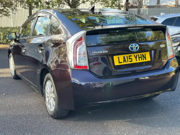 Toyota Prius 2015 photo 4