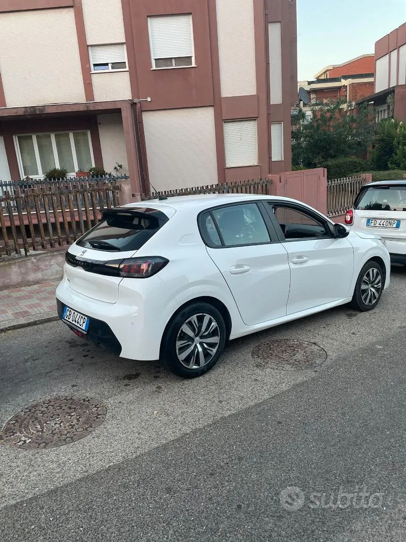 Peugeot 208 2002 photo 3