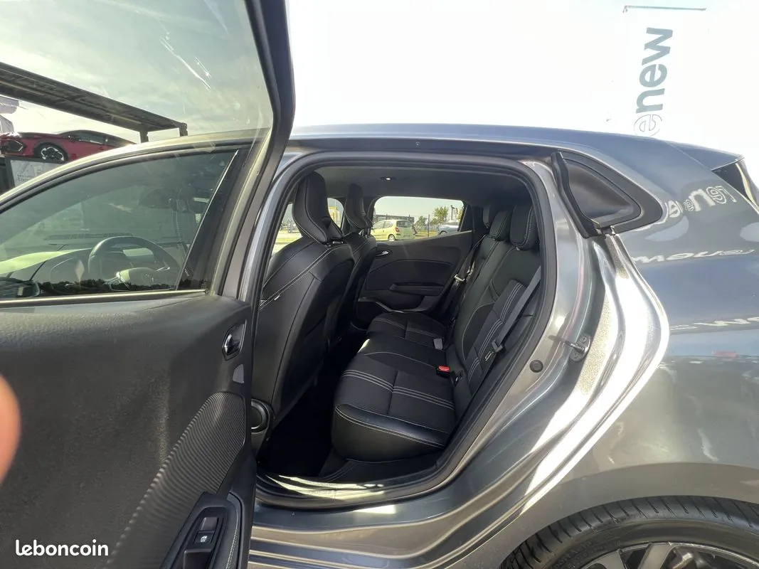 Renault Clio 2023 photo 2