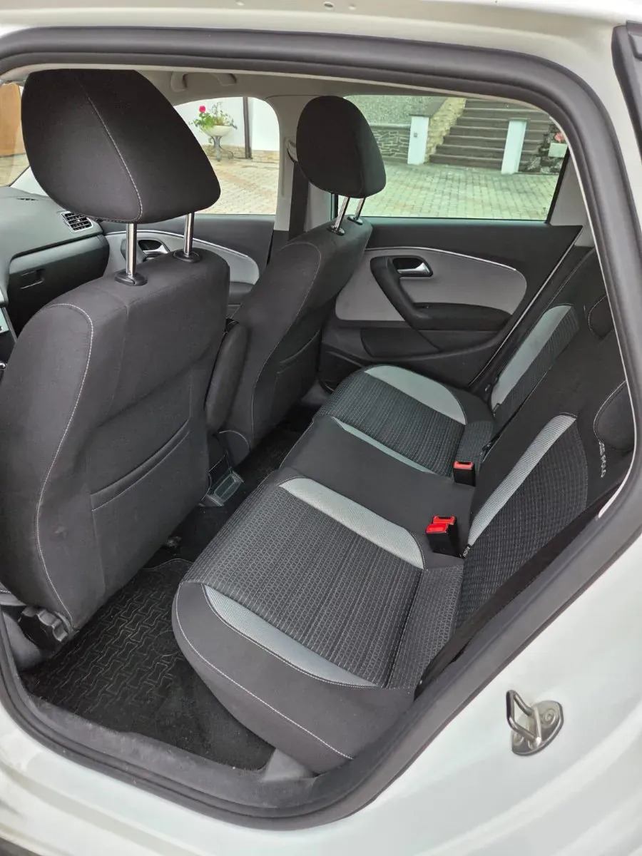 Volkswagen Polo 2015 photo 2
